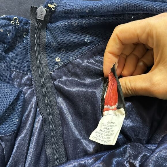 Mac Duggal Bead-Embellished Body-Con Gown in midnight navy sequin dress size 10 - Picture 14 of 16